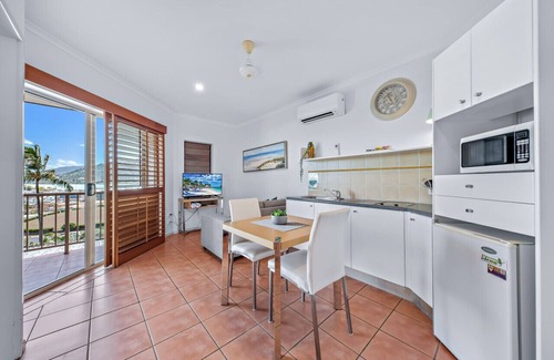 Airlie Beach Apartment | ★ Ocean View over Port of Airlie★ WiFi ★ Pool ★