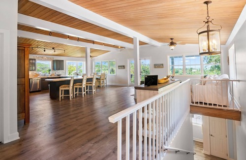 George Town House | Ocean Views - Comfy family home sleeps up to 10 - WOW