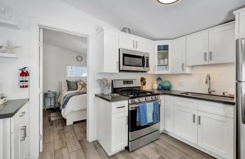 Laguna Beach House | Ocean Views! Detached Villa by Victoria Beach
