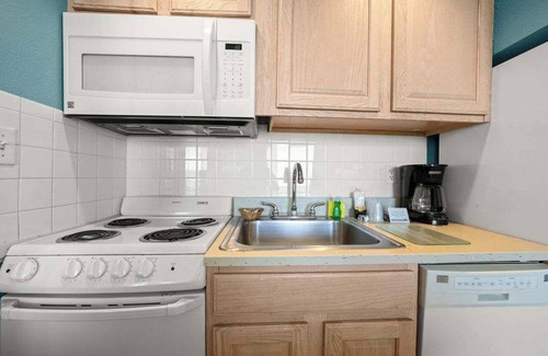 Virginia Beach Condo | Ocean Views, King Bed & Indoor Heated Pool