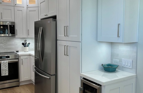 Huntington Beach Condo | Ocean Views! Newly remodeled 2 bd, 2 ba Ocean Front Condo, Easy Beach Access AC