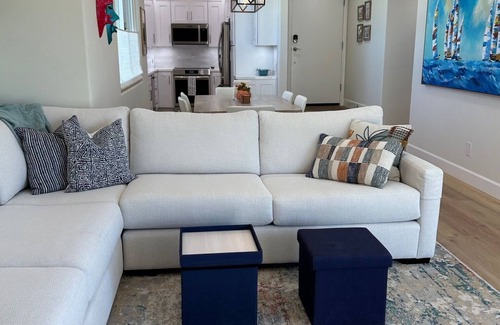 Huntington Beach Condo | Ocean Views! Newly remodeled 2 bd, 2 ba Ocean Front Condo, Easy Beach Access AC