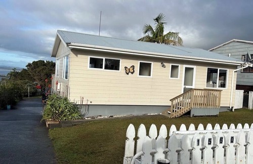 Karkari Peninsula Cottage | Ocean views, short walk to the beach. Close to the winery and great fishing.