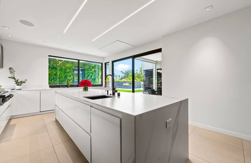 'Aina Haina House | Ocean Villa Emilie by Gather: Private Gym, Pool & Designer Interiors