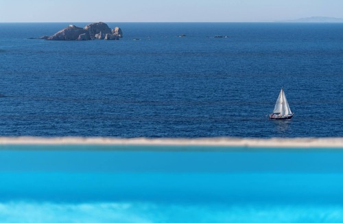 Nea Cryssi Akti Apartment | Ocean Villa - Res. II: 180-degree peaceful views of the Aegean Sea & Sunset!