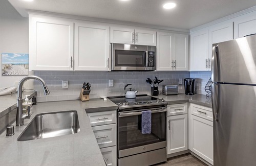 Rio del Mar Condo | Oceanfront 2BR, Beach Access, Fire Pit & More
