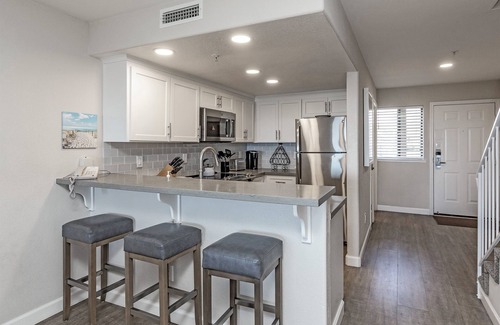 Rio del Mar Condo | Oceanfront 2BR, Beach Access, Fire Pit & More