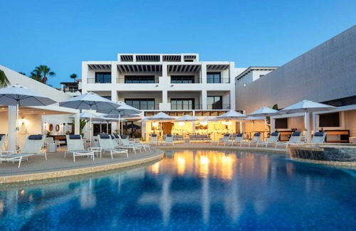 Buzzards Condo | Oceanfront 3bd Penthouse at the Beachfront Flats