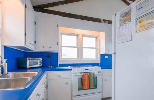 East Sandwich Cottage | OCEANFRONT Classic beach cottage on Spring Hill Beach with great views and AC!