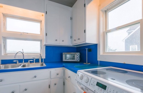 East Sandwich Cottage | OCEANFRONT Classic beach cottage on Spring Hill Beach with great views and AC!