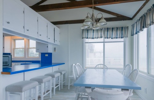East Sandwich Cottage | OCEANFRONT Classic beach cottage on Spring Hill Beach with great views and AC!