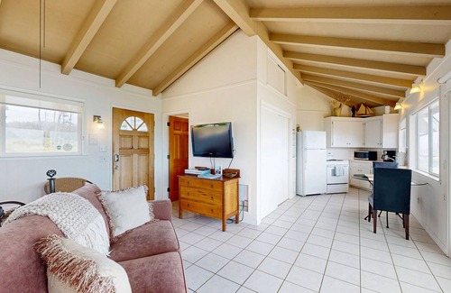 Fort Bragg Apartment | Oceanfront condo w/private hot tub, furnished deck & views - walk to beach