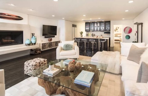 Malibu House | Oceanfront Contemporary Home on Private Beach!