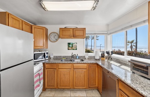 El Porto House | Oceanfront Dream Home w/Jacuzzi