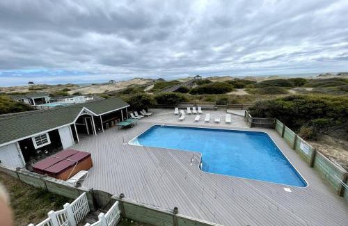 Whalehead Beach House | Oceanfront grandeur in 4x4 Outerbanks - Mark Twain