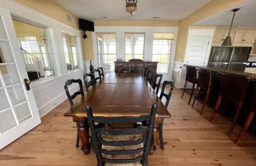Whalehead Beach House | Oceanfront grandeur in 4x4 Outerbanks - Mark Twain