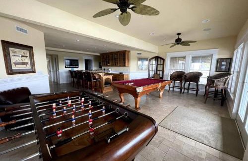 Whalehead Beach House | Oceanfront grandeur in 4x4 Outerbanks - Mark Twain