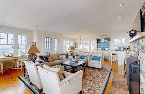 Ocean Point House | Oceanfront home incredible ocean views, deck & location