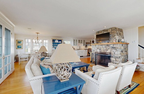 Ocean Point House | Oceanfront home incredible ocean views, deck & location