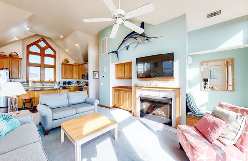 Ocean Isle Estates House | Oceanfront home with private hot tub, pool, washer/dryer & central AC