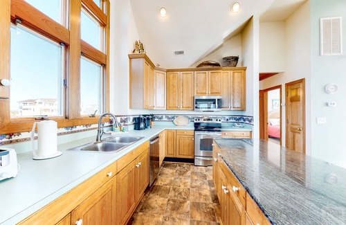 Ocean Isle Estates House | Oceanfront home with private hot tub, pool, washer/dryer & central AC