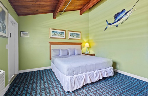 Fort Pierce Hotel | Oceanfront Inn Room #14- Inlet View- King Bed