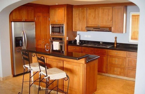 Zona Hotelera Condo | Oceanfront Luxury Penthouse with Private Balcony