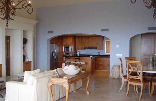 Zona Hotelera Condo | Oceanfront Luxury Penthouse with Private Balcony