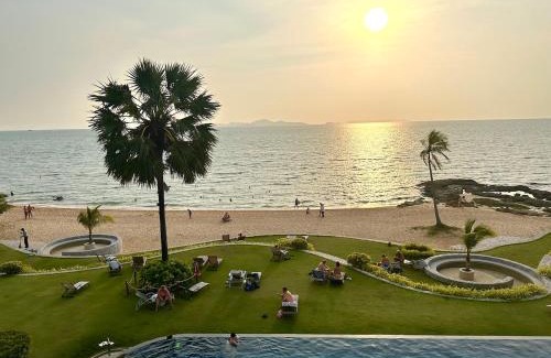 North Pattaya Apartment | Oceanfront Luxury Condo in Pattaya with Private Beach and Inifinity Pool - NOT A HOTEL 30 Day Stay Minimum