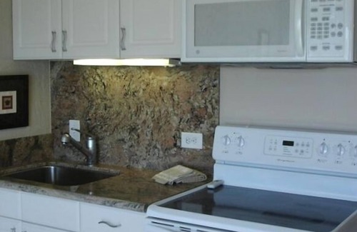 Makaha Condo | Oceanfront Makaha Surfside Condo - Coved White-Sand Beach with gated-access