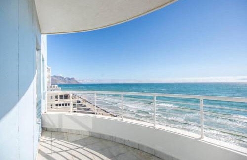 Strand Apartment | Oceanfront Panoramic Beach View
