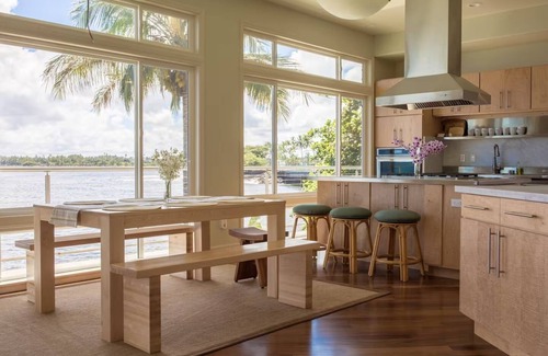 Hilo House | Oceanfront Paradise: Breathtaking 3bd/2ba with Panoramic Views of Hilo Bay