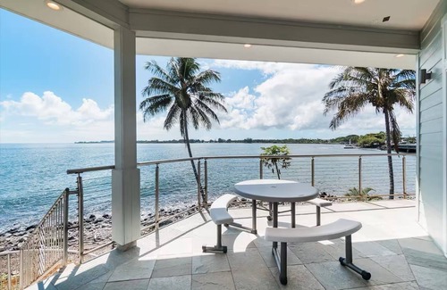 Hilo House | Oceanfront Paradise: Breathtaking 3bd/2ba with Panoramic Views of Hilo Bay