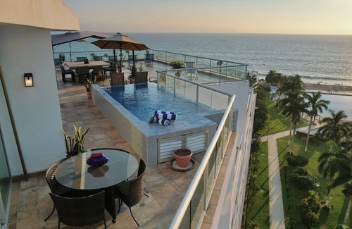 Flamingos Apartment | Oceanfront PH with Private Pool