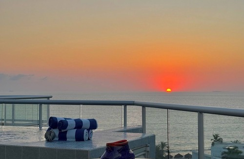 Flamingos Apartment | Oceanfront PH with Private Pool