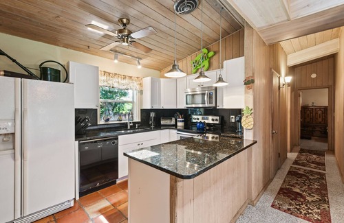 South Beach House | OCEANFRONT Private Beach PETS WELCOME Last-Minute Special Offers