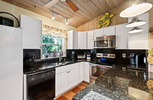 South Beach House | OCEANFRONT Private Beach PETS WELCOME Last-Minute Special Offers