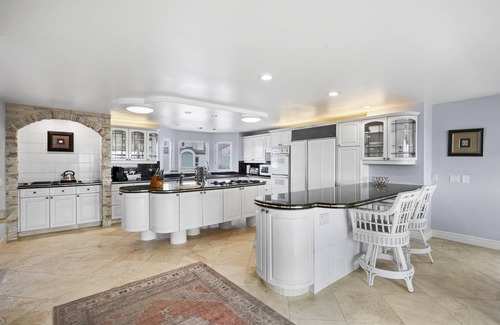 Hollywood House | Oceanfront Retreat on Hollywood Beach! Paddleboards | Dogs | Water views!