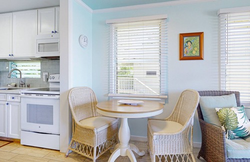 Wailua Apartment | Oceanfront second-floor condo - amazing ocean views, pool, walk to restaurants