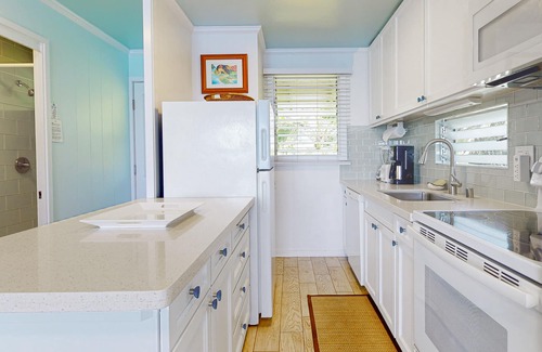 Wailua Apartment | Oceanfront second-floor condo - amazing ocean views, pool, walk to restaurants