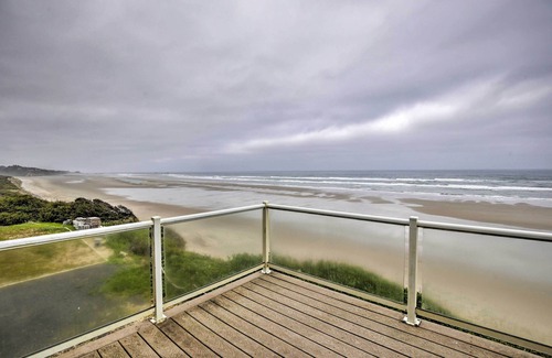 South Beach Cottage | Oceanfront South Beach Home w/Hot Tub & Sauna