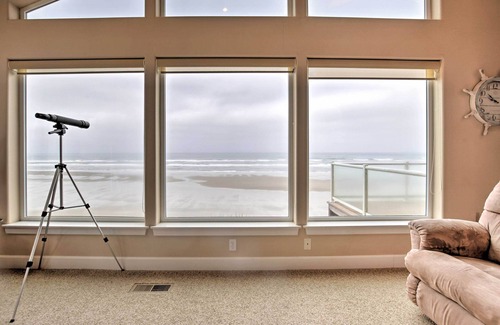 South Beach Cottage | Oceanfront South Beach Home w/Hot Tub & Sauna