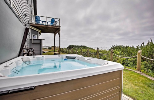South Beach Cottage | Oceanfront South Beach Home w/Hot Tub & Sauna