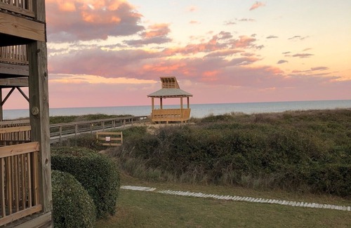 Duck Condo | OCEANFRONT@The Lucky Duck- 100% renovated, clean, cozy & well-appointed.