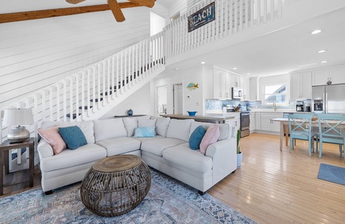 South Nags Head Cottage | Oceanfront w/Hot Tub and Rooftop Deck - Panoramic Views!