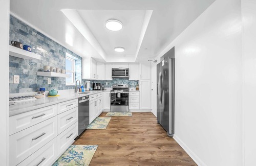 South Patrick Shores Condo | Oceanpoint 611 – Top-Floor Oceanview Condo w/Balcony & Rocket Views