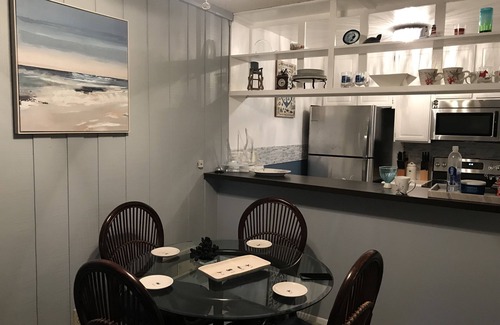 Townsite Condo | Oceanside beach front resort style grounds