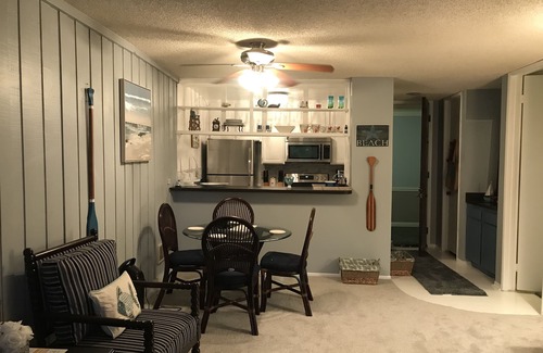 Townsite Condo | Oceanside beach front resort style grounds