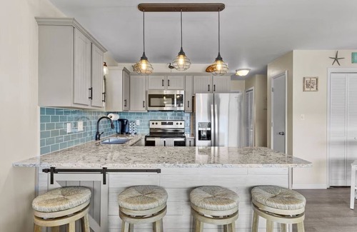 Emerald Isle Condo | Oceanside Condo w/Heated Indoor Pool, 2 Outdoor Pools, Beach Access & Bikes!