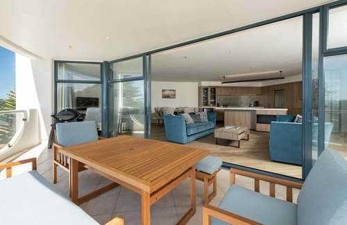 Mount Maunganui Apartment | Oceanside Haven Resort Luxury Sea Views & Beach